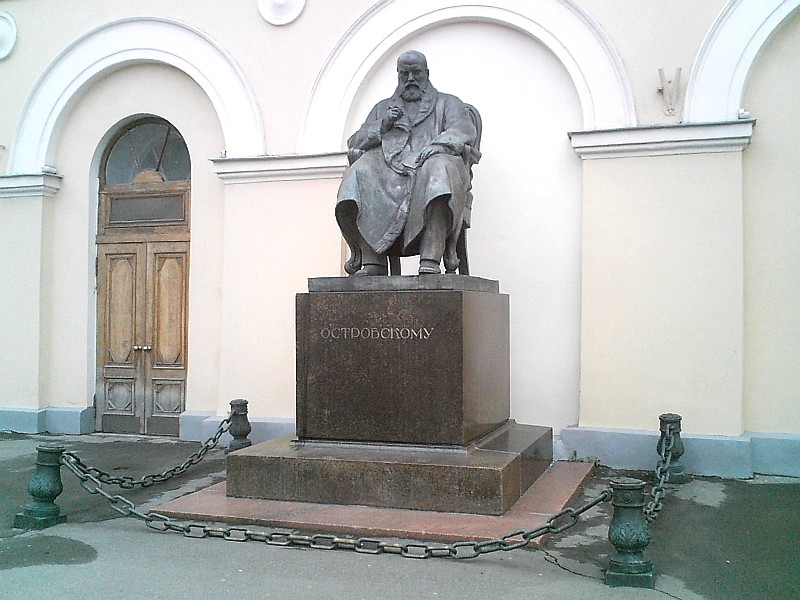 Памятник А.Н. Островскому у Малого театра