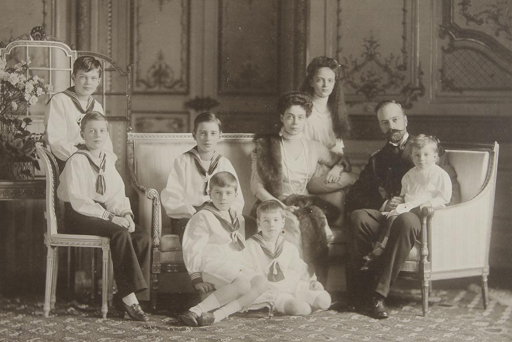 Великий князь Александр Михайлович с женой и детьми